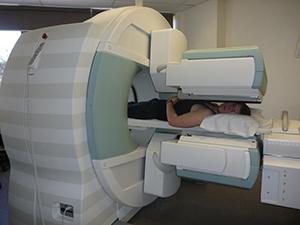 A photo showing the equipment for Single-photon-emission computer tomography (SPECT).