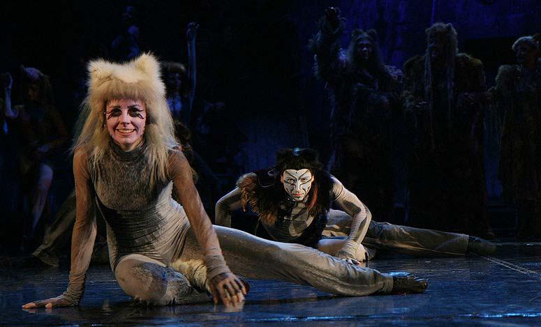 Cast of CATS on stage during production